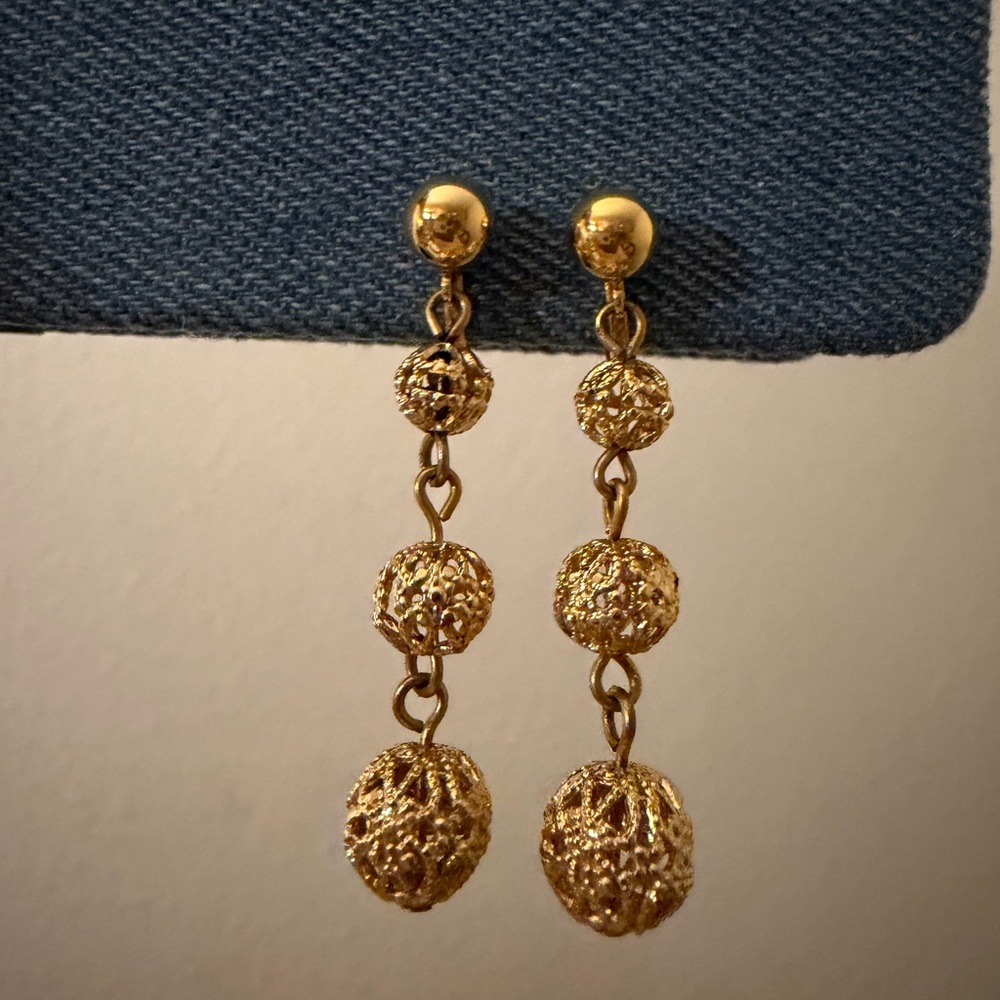 Vintage Gold filigree ball Dangle Earrings non pierced clip on